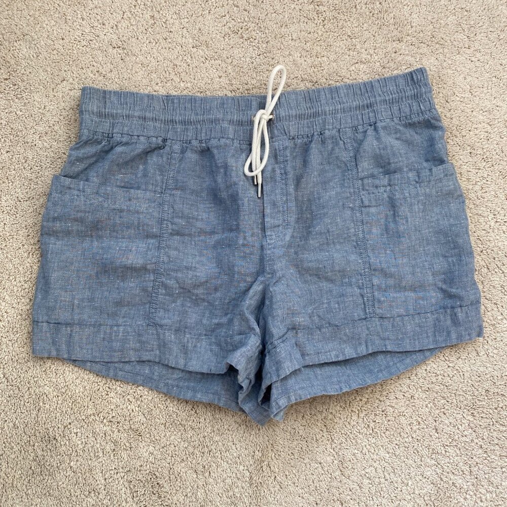 Athleta Cabo linen 4” short in a chambray blue, size 18